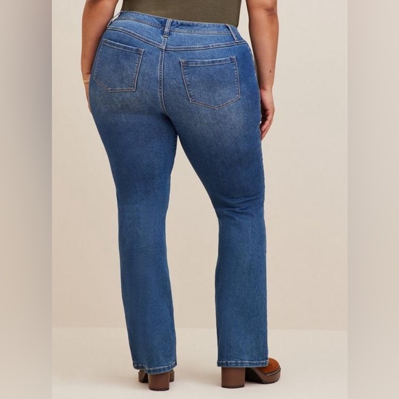 TORRID Luxe Slim Boot Mid-Rise Jean Medium Wash Size 18 - Picture 2 of 9
